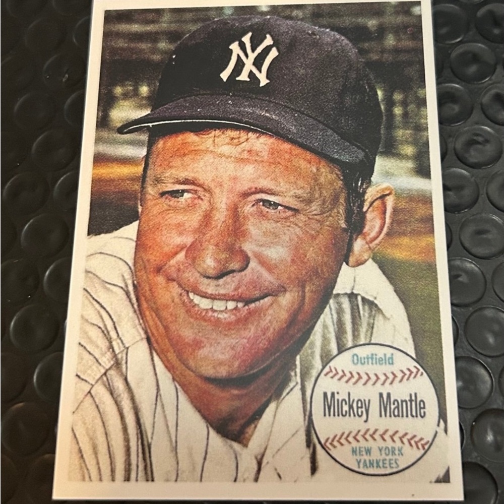 “The Mick” 1964 Mickey Mantle TOPPS GIANTS #25, Novelty 96 YANKEES BASEBALL CARD
